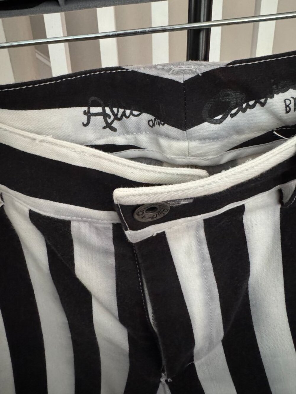 Alice + Olivia Black and White Stripe Flared Pants Size 8 - Picture 6 of 8